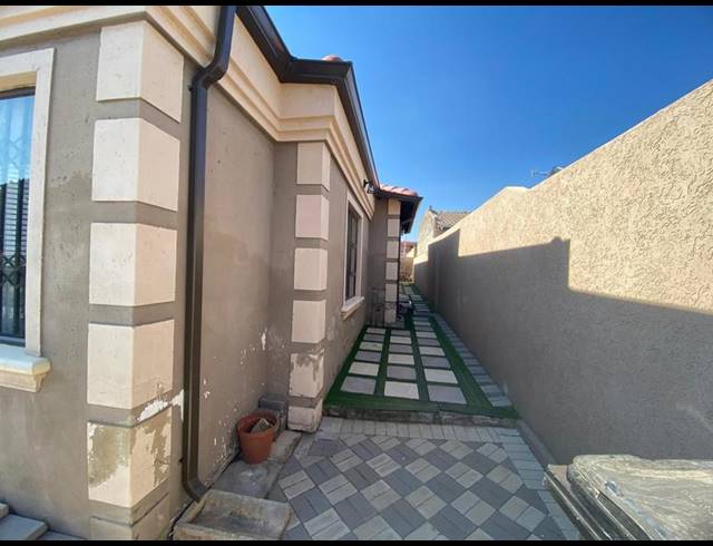 4 BEDROOM HOUSE FOR SALE IN BIRCH ACRES